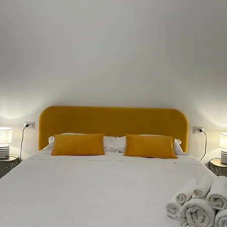 La Casa Gialla Apartment *